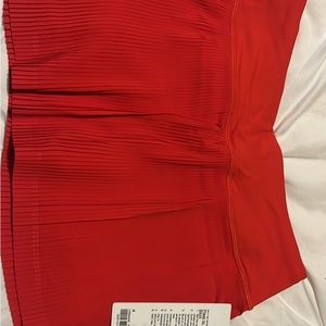 Lululemon size 4 red skirt pleat to street NWT
